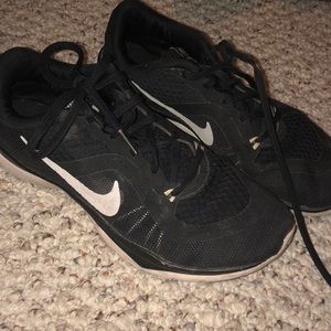 Black nike shoes